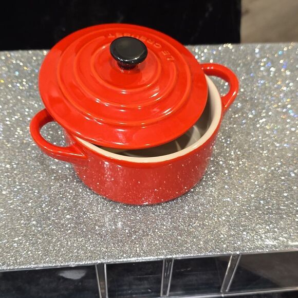 Le Creuset 10cm Petit Round Cocotte- Carmin - Picture 13 of 13